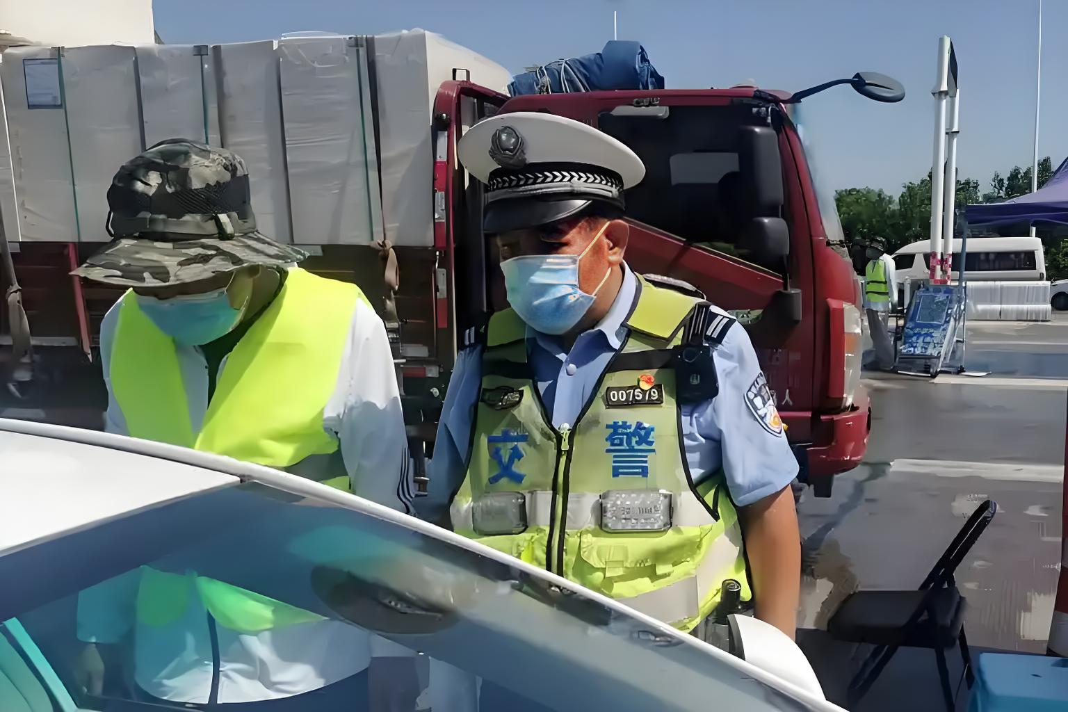 专业解析：交警反光背心的款式设计