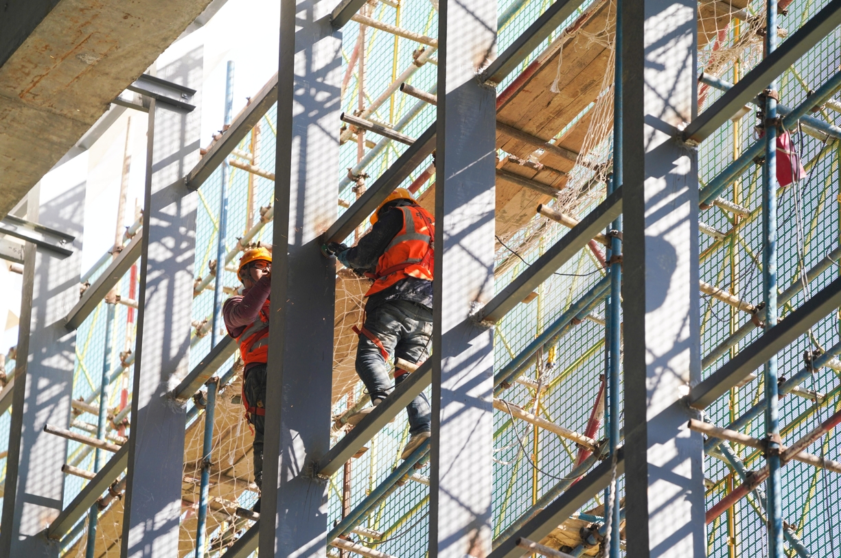 定制施工安全衣：建筑作业安全的坚固防线