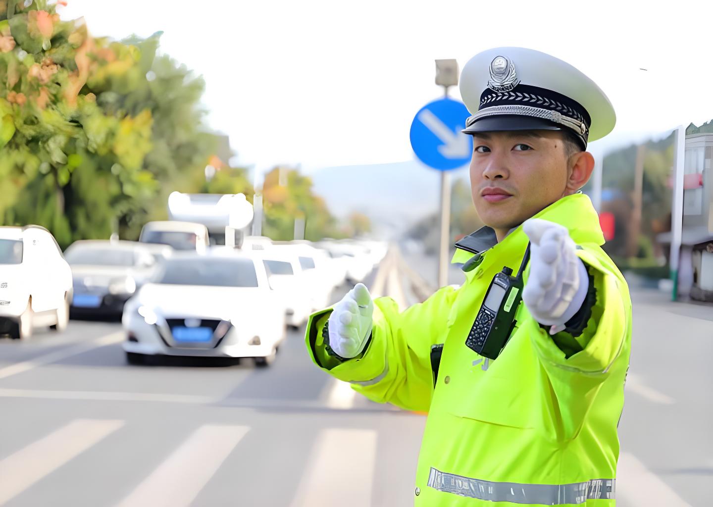 冬季交警执勤服：保暖、防护与实用的完美结合