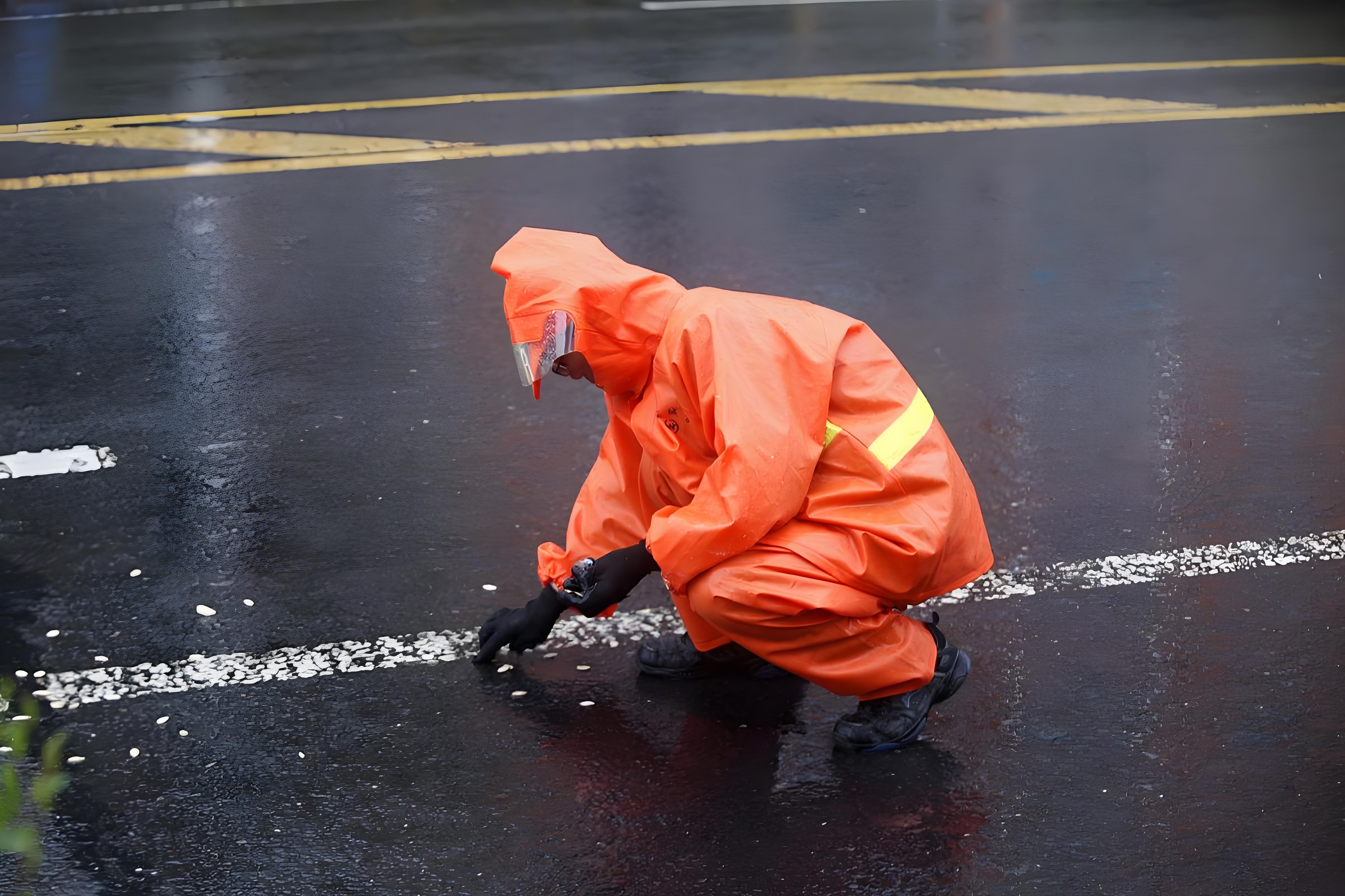 乳胶反光雨衣：环卫工的安全选择