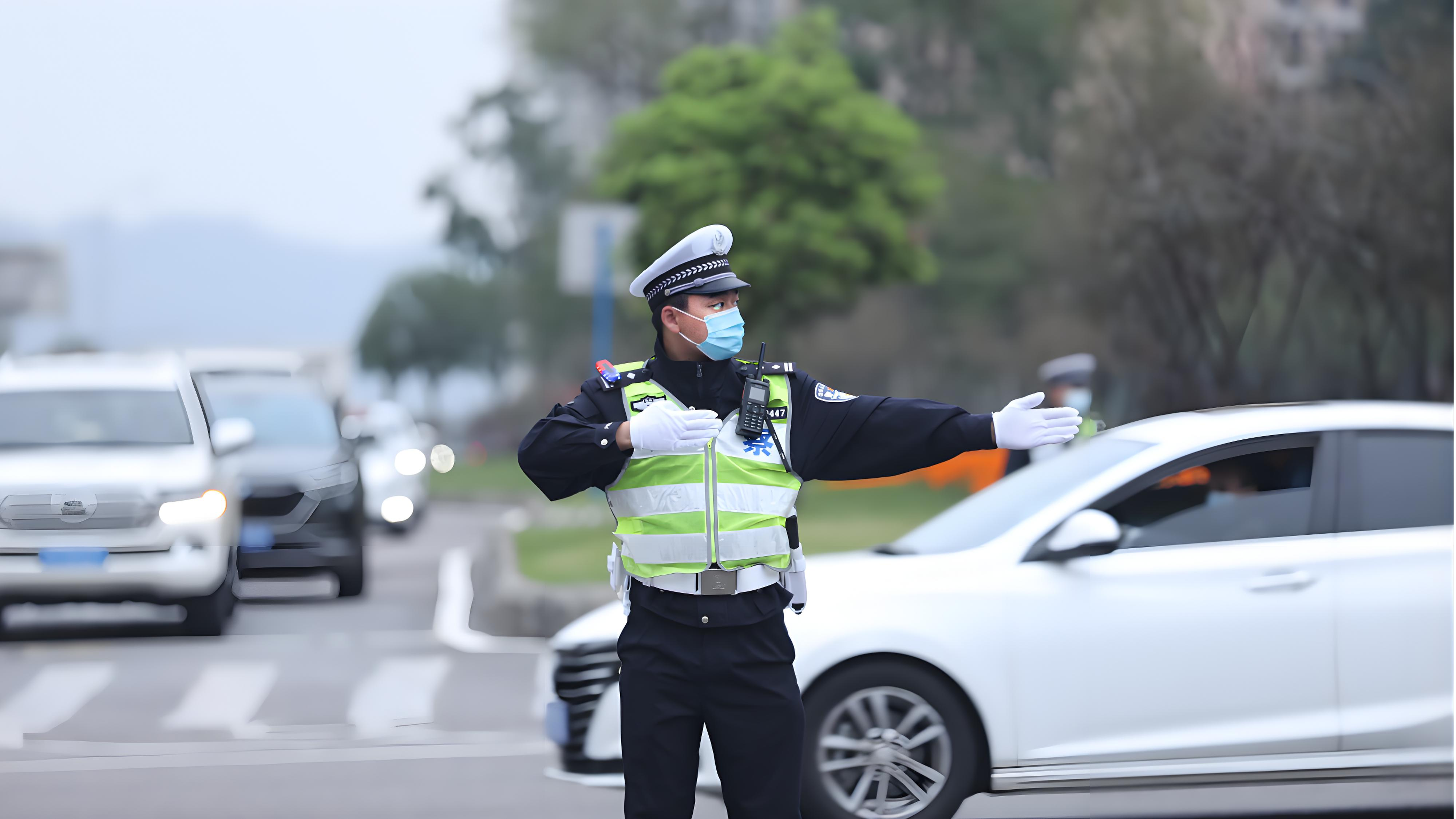 交警式反光包边背心的实际应用场景