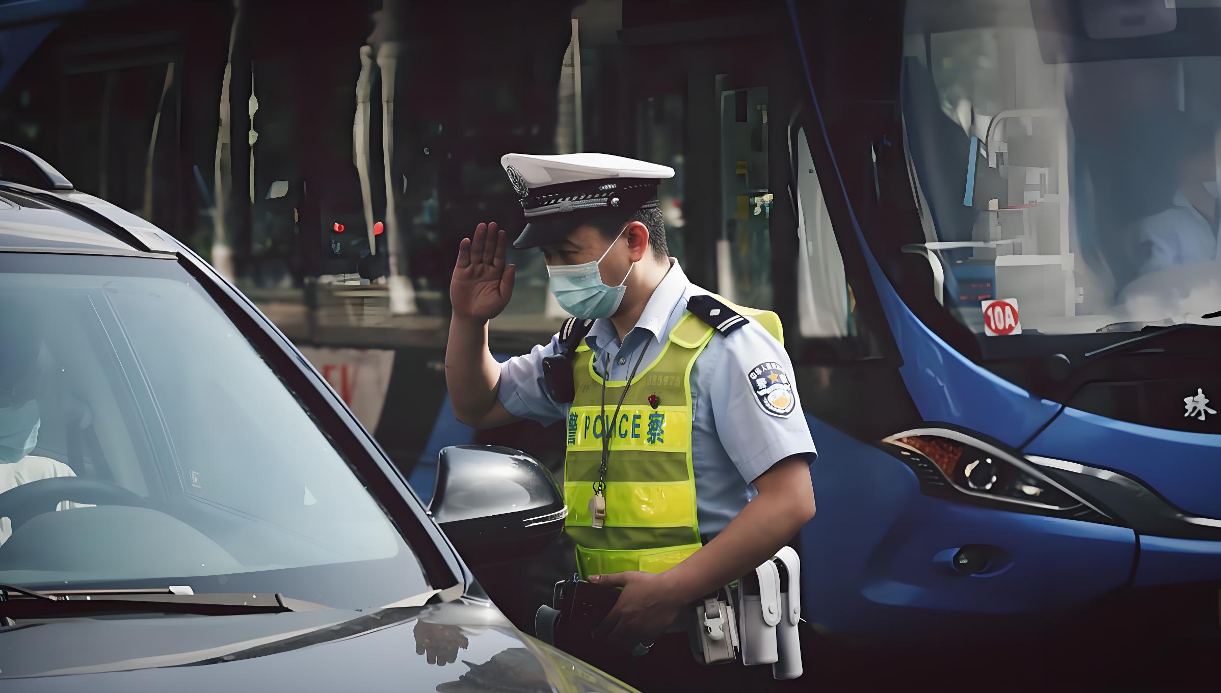 夜间执勤安全如何保障？解析交警执勤反光背心关键材质特性