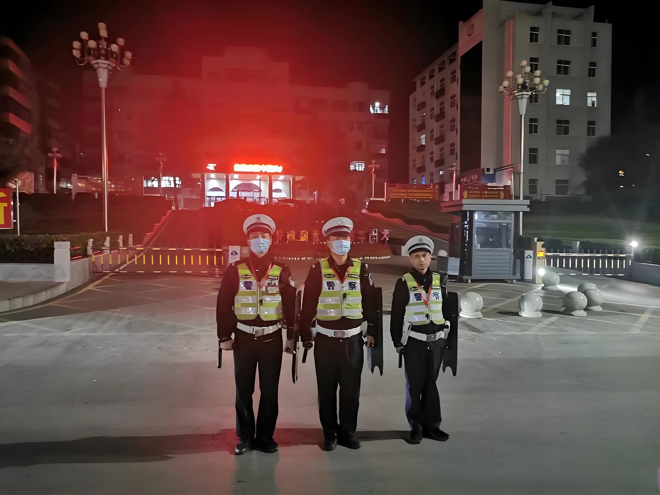 执勤反光背心：安全与可见性的守护