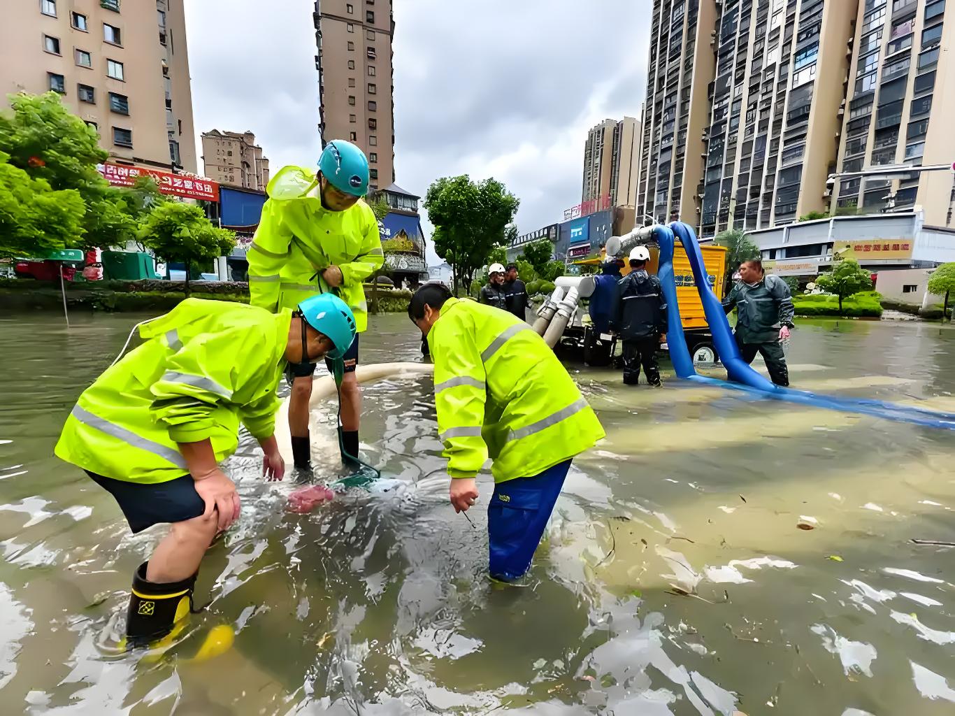 定制化防汛反光雨衣价格影响因素深度解析