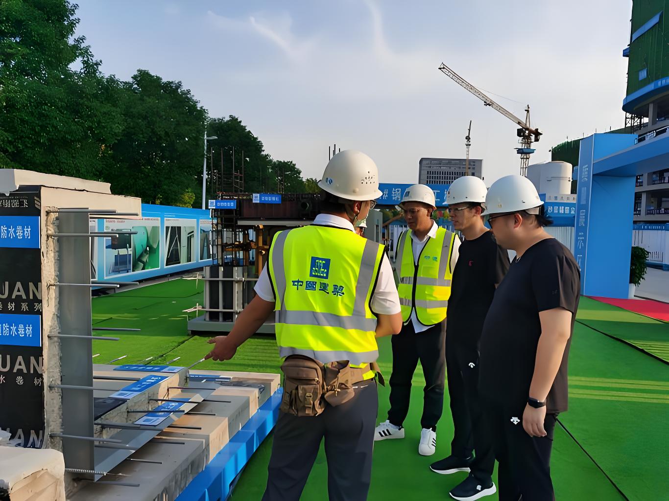 施工反光马甲的重要性：守护建设者安全的“生命铠甲”