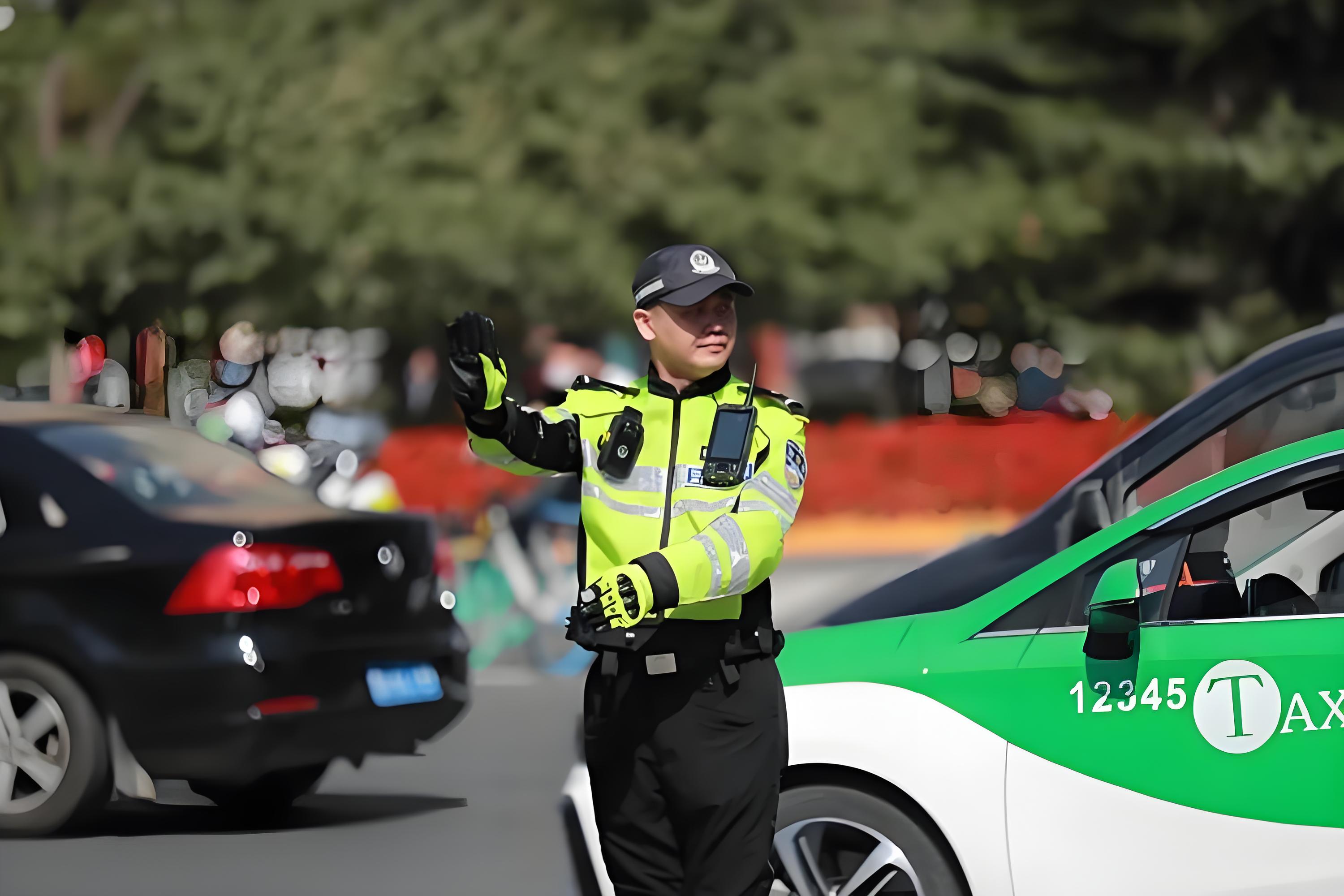 2025警用执勤服款式设计推荐：兼顾功能与实用
