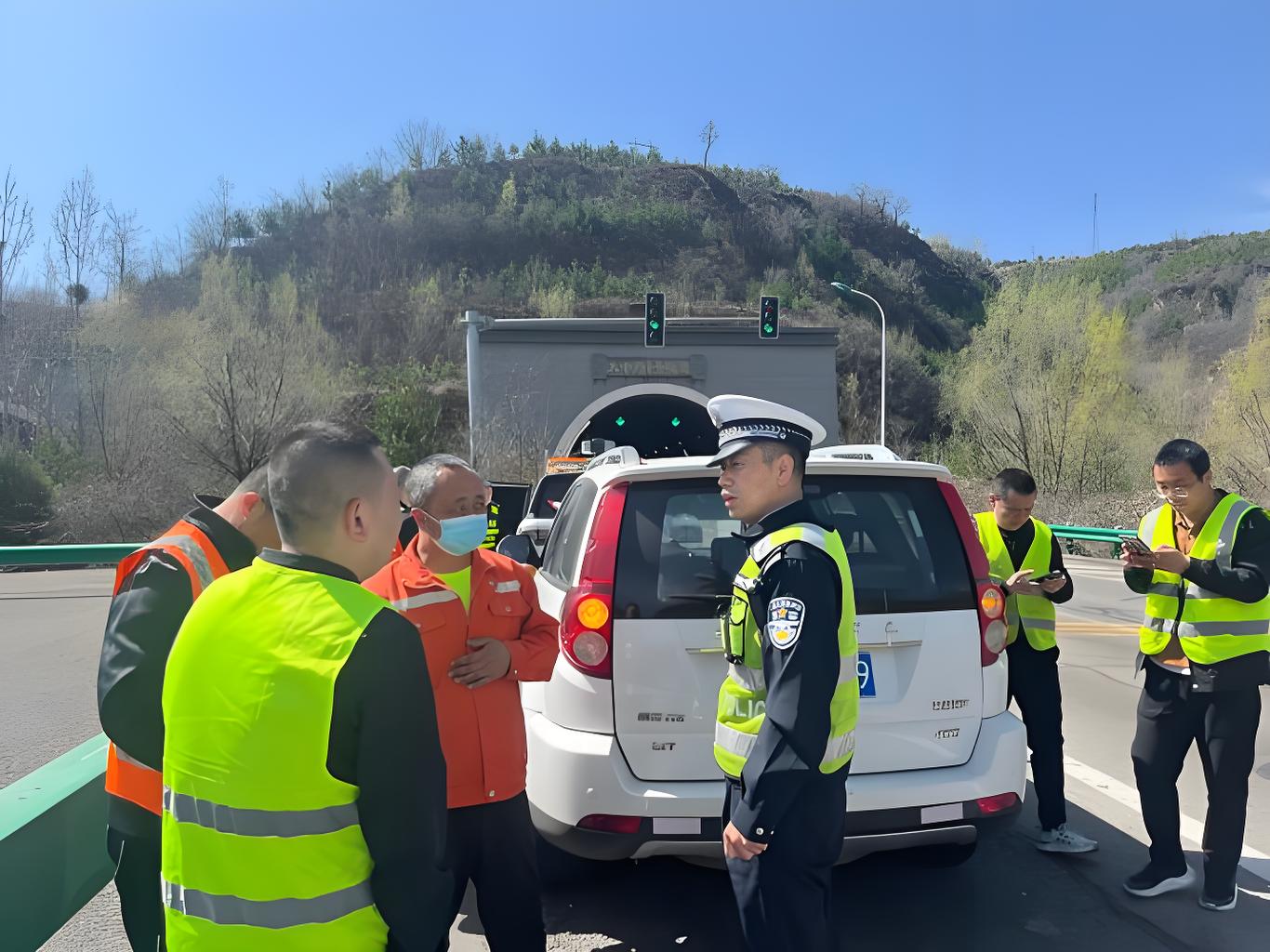 高速公路项目中反光背心的应用场景解析