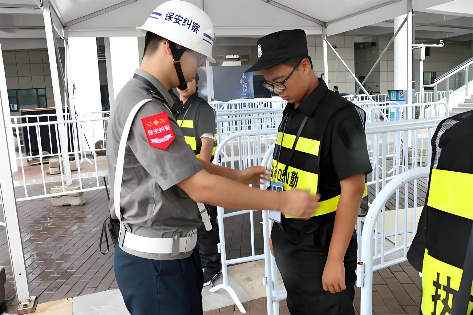 安全与专业：保安反光背心款式设计类别全解析