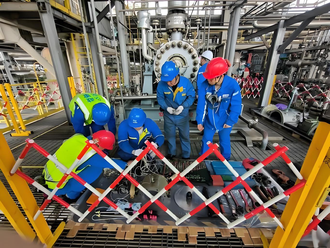 高温作业“全能铠甲”：耐高温反光服的防护、警示、舒适与附加模块解读