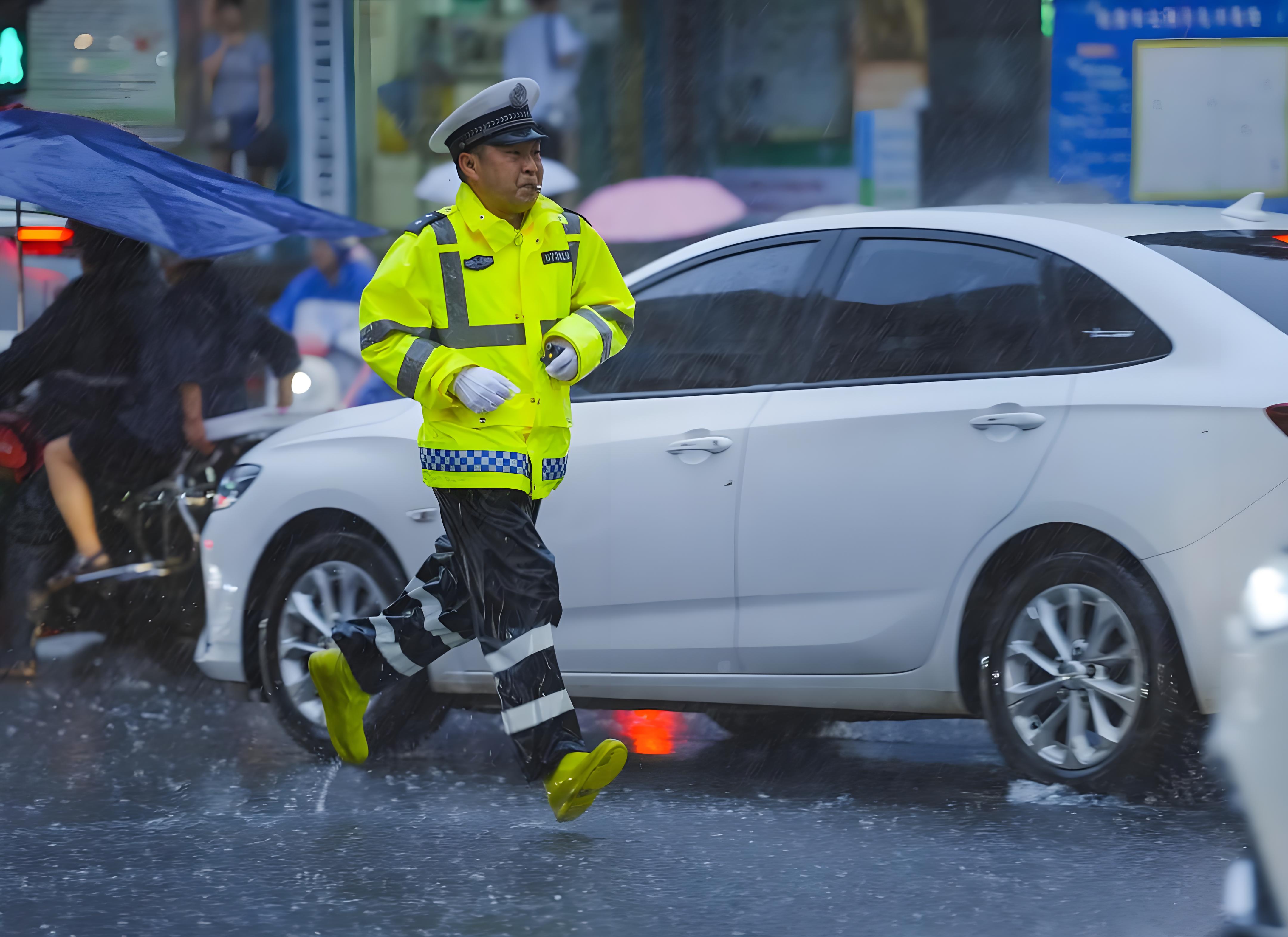 可见，才安全：论春亚纺3M反光带雨衣的重要性