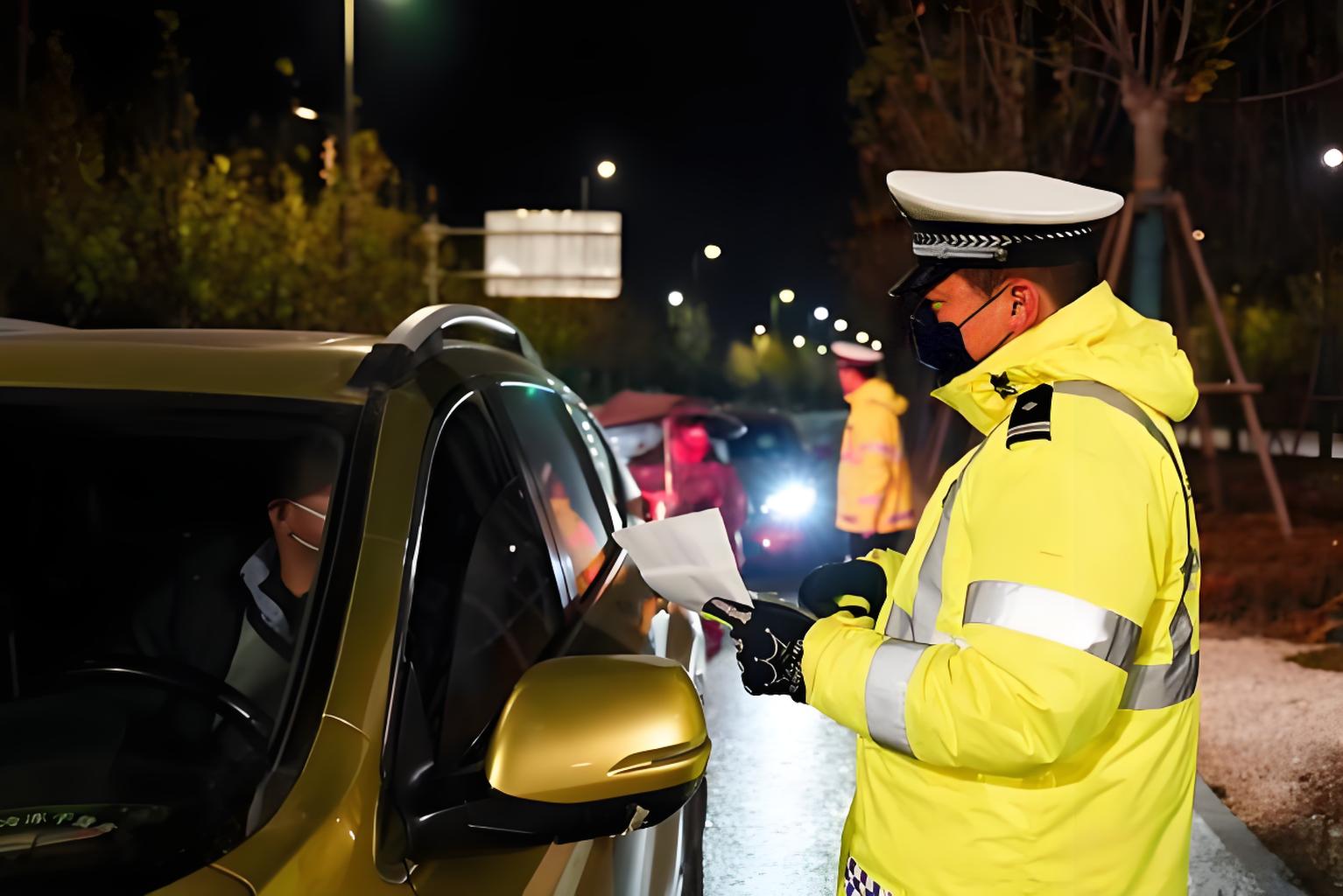 警用冲锋衣款式设计要点：融合功能、专业与人性化的铠甲