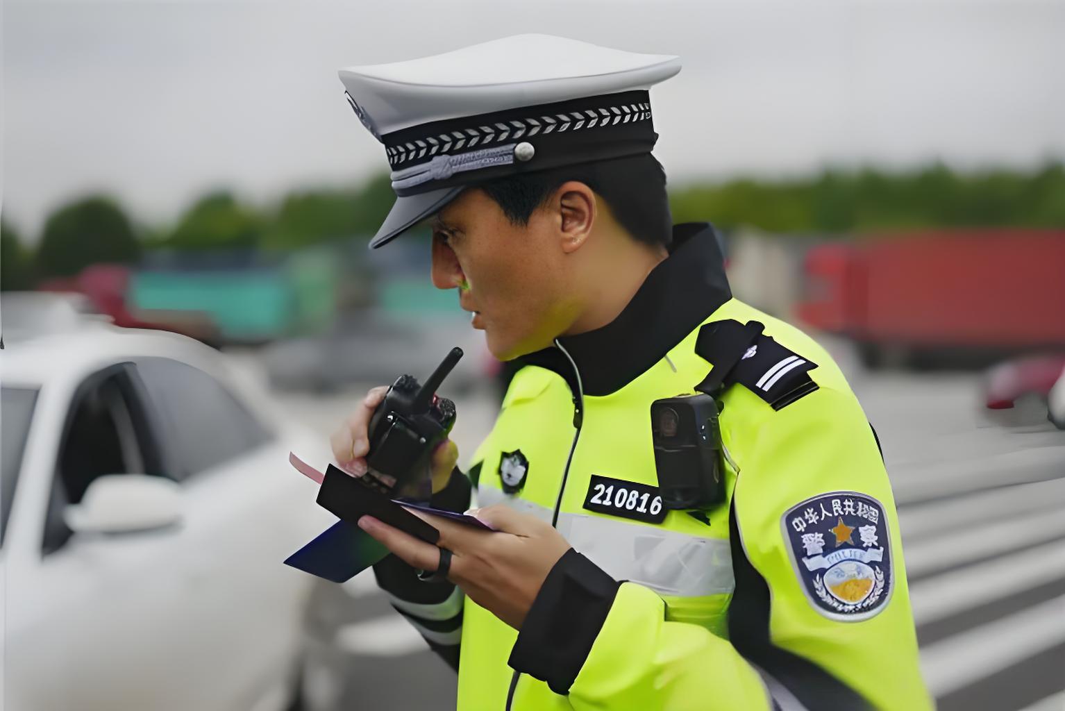 警用春秋执勤服：守护一线警力的专业铠甲
