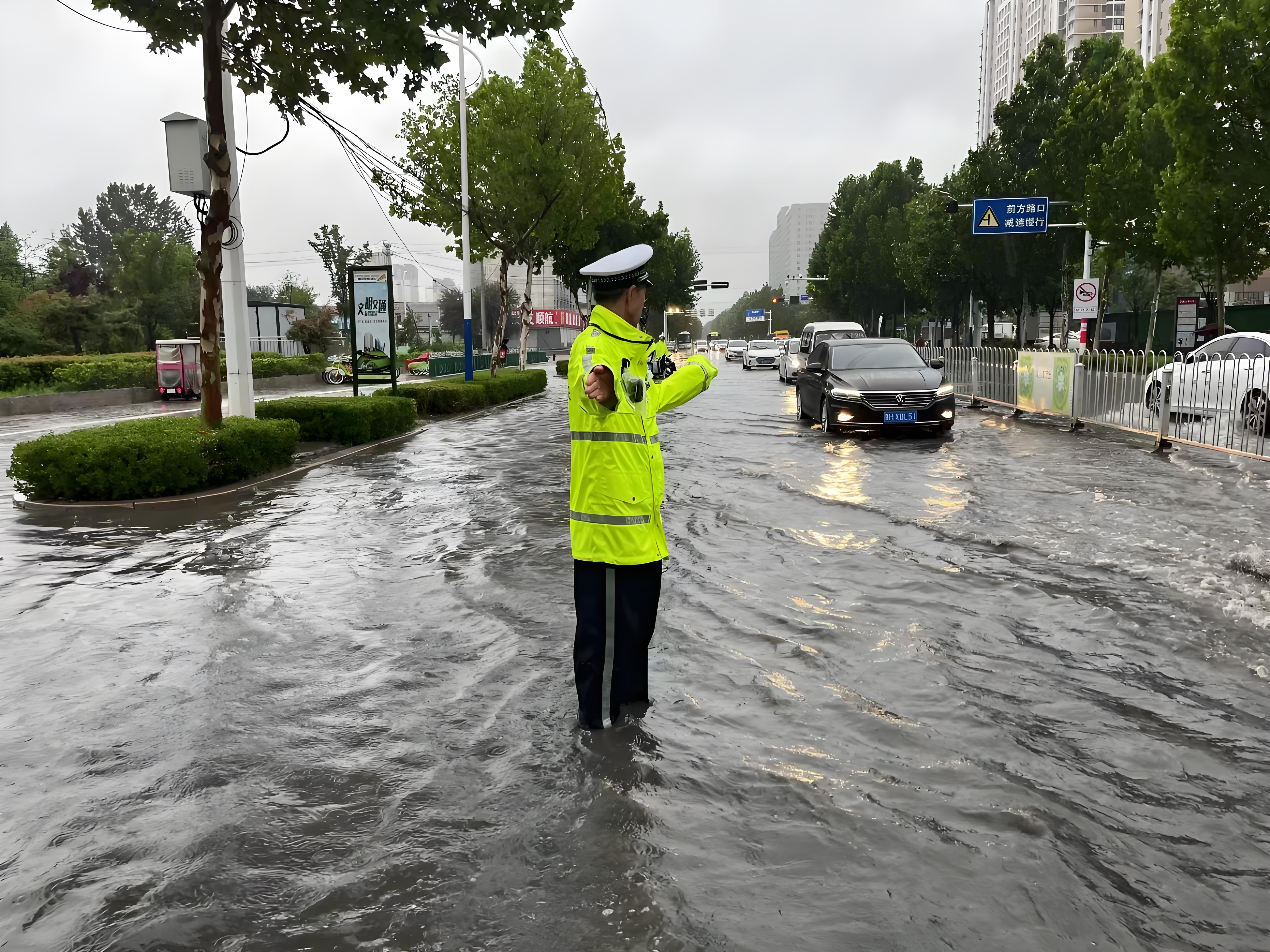 执勤反光雨裤功能模块全解读：从基础防水到警示