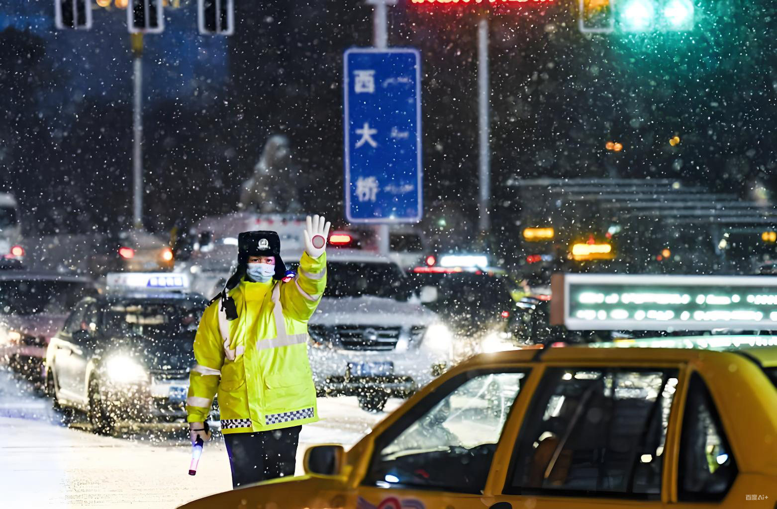 解析夹克式外套：专业防护装的“安全+实用”设计逻辑